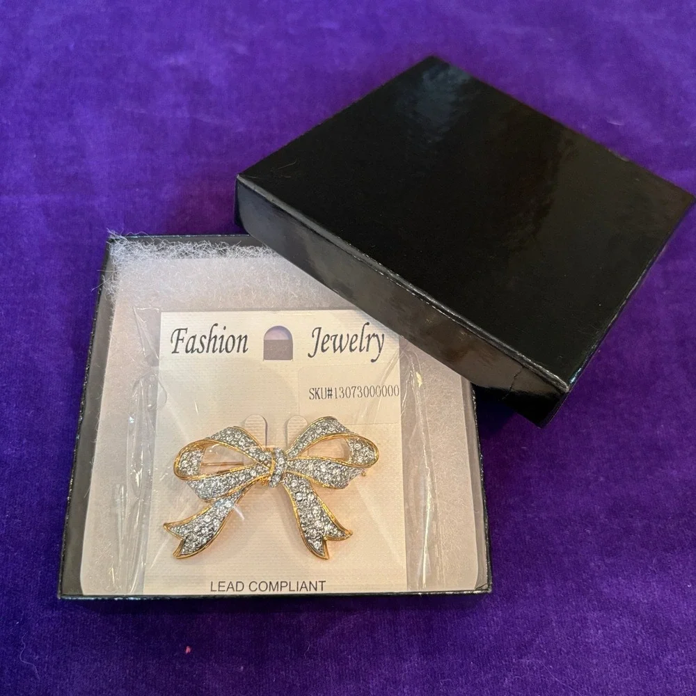 Vintage Fashion Jewelry Gold Tone Crystal Pave Bow Brooch Pin NIB